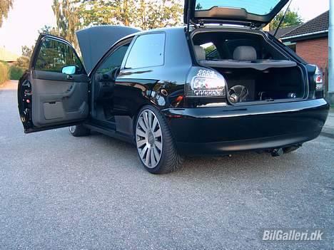 Audi A3 1,6 16v Ambition SOLGT - -  Bagfra med åbent alt billede 8