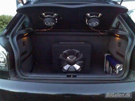 Audi A3 1,6 16v Ambition SOLGT - -  Anlæget bagved billede 9