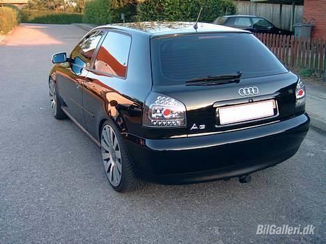 Audi A3 1,6 16v Ambition SOLGT - - bagfra fra siden af billede 13
