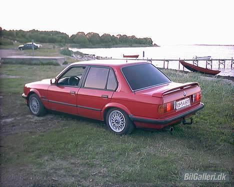 BMW E30 320i - D6/8-06 Efter polering og solfilm. der har også været i de foresteruder men det syntes ordensmagten ik var så cool så det blev vi enig om at ta ud igen... billede 9