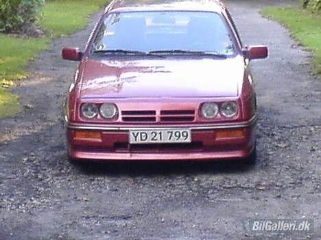 Ford Sierra 2,3 V6 **SOLGT** - Et rigtig godt billede af min kærlighed efter den er sænket og der er kommet blinklys i foran billede 9