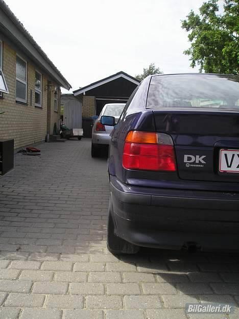BMW 316i Compact - Se lige en flot vinkel det er taget på, og så Audi´en med :D billede 4