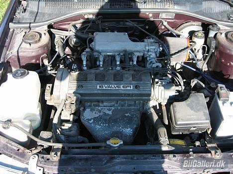 Toyota carina e (SOLGT) billede 3