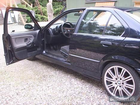 BMW E36  *SOLGT* - Så er der kommet M3 spejle og LED baglygter på. billede 4