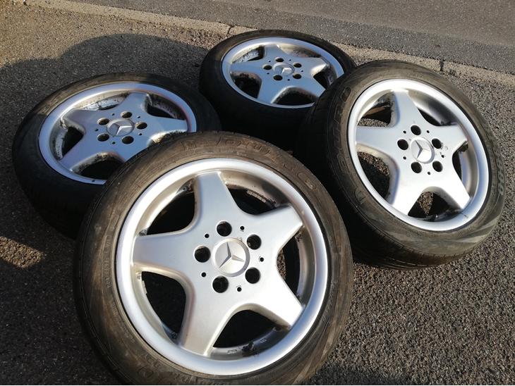 {{currentPhoto.altText}} billede {{currentPhoto.number}}