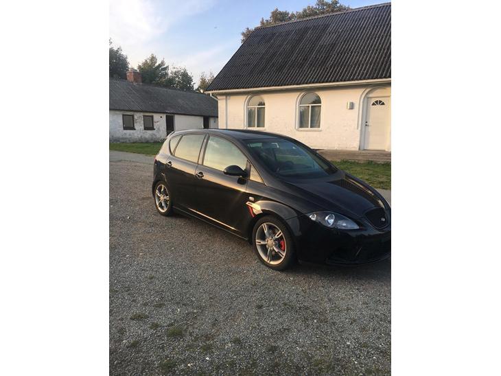 {{currentPhoto.altText}} billede {{currentPhoto.number}}