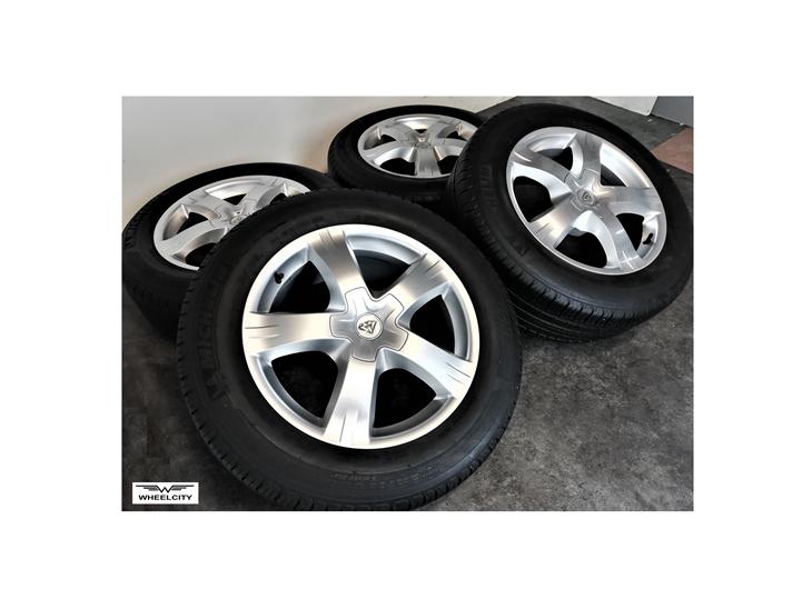 {{currentPhoto.altText}} billede {{currentPhoto.number}}