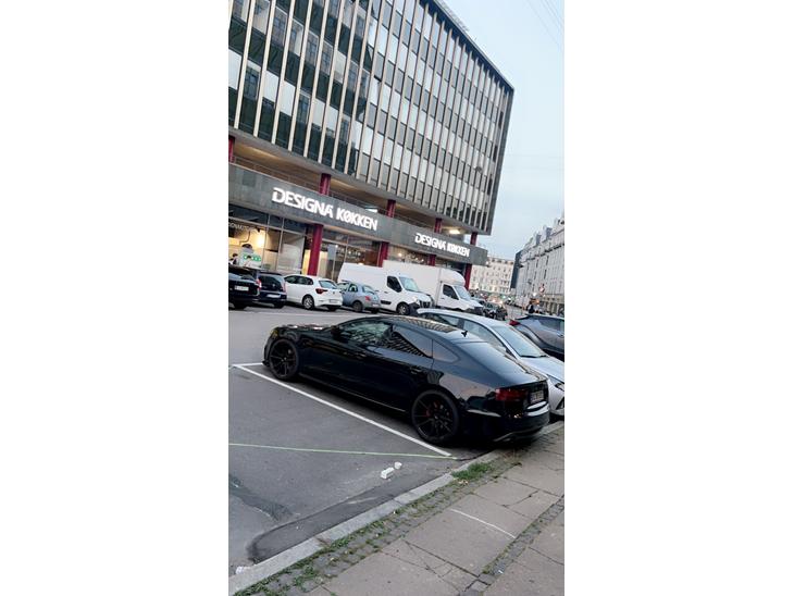 {{currentPhoto.altText}} billede {{currentPhoto.number}}