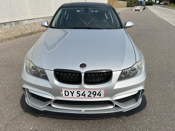 {{currentPhoto.altText}} billede {{currentPhoto.number}}