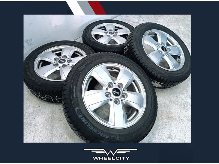 {{currentPhoto.altText}} billede {{currentPhoto.number}}