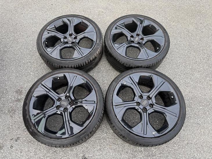 {{currentPhoto.altText}} billede {{currentPhoto.number}}