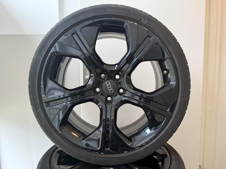 {{currentPhoto.altText}} billede {{currentPhoto.number}}