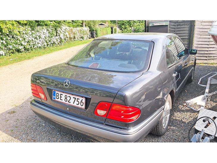 Mercedes-Benz E 200 Manual, 5-trins, 136ps, 1996