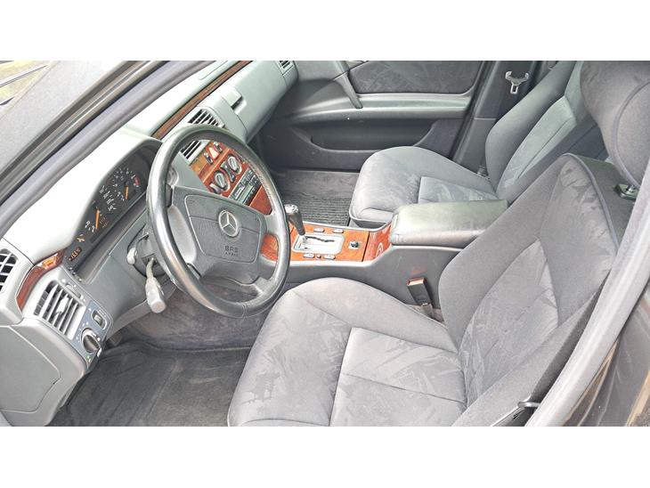 Mercedes-Benz E 200 Manual, 5-trins, 136ps, 1996