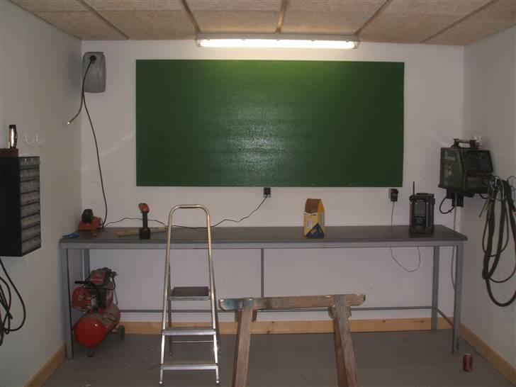 Lettere reperation af garage - Overview, nu mangler jeg bare at hente Co2 svejseren og de 4 flyttekasser med værktøj der står i laden ;-) Men det er ren nydelse at lege indretningsarkitekt billede 22
