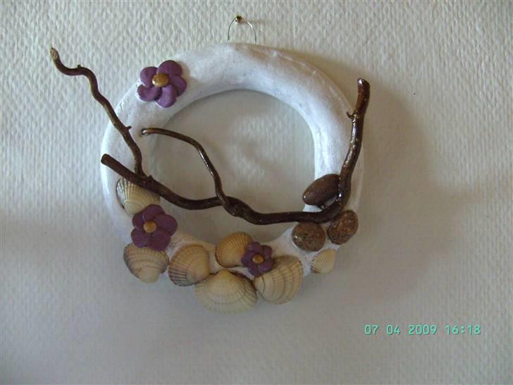Trylledej - Strandskaller, troldhassel, sten og blomster billede 1