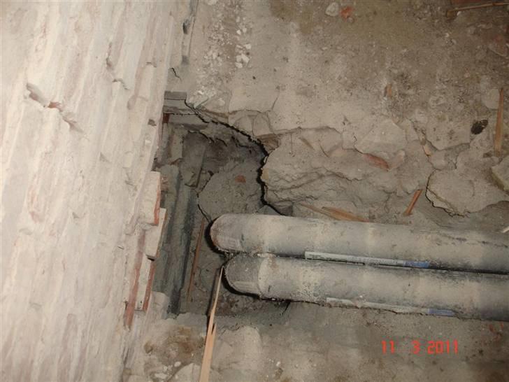 Renovering af mit hus - Fjernvarmerør hvor de kommer ind i huset... var der nogen der tænkte kuldebro ? billede 19