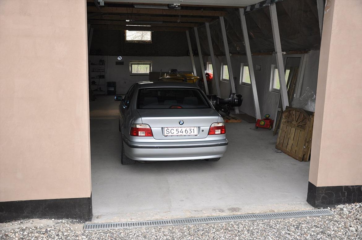 Diverse før og efterbilleder - Så blev den gamle stald endelig til et værksted billede 6