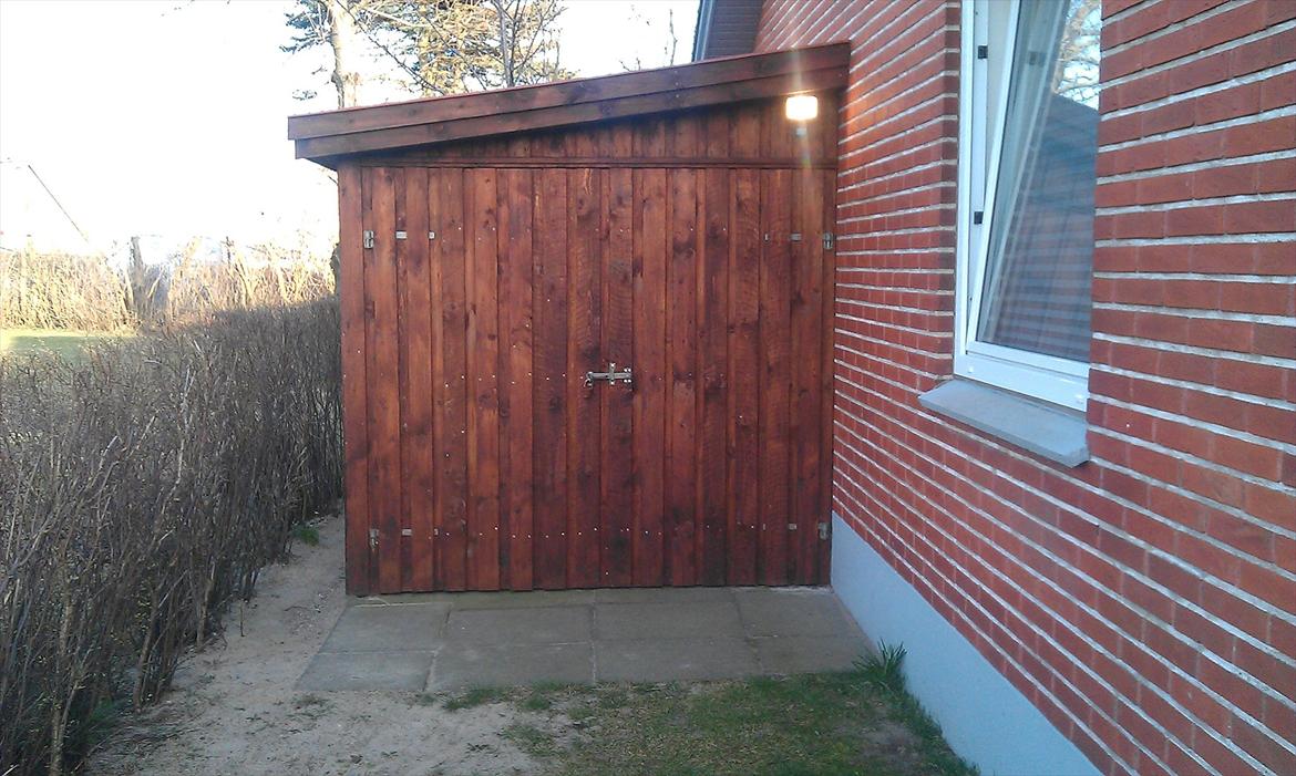 Hegn og garage billede 5