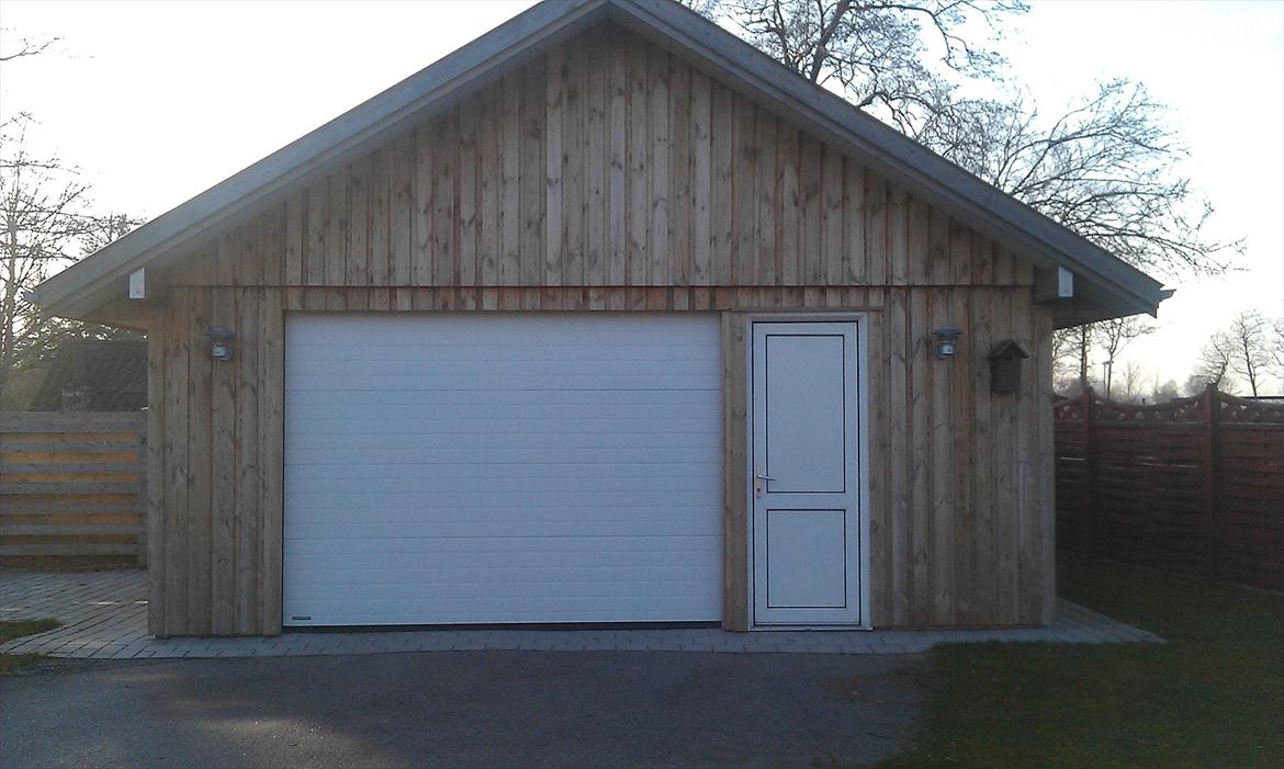 Hegn og garage billede 6