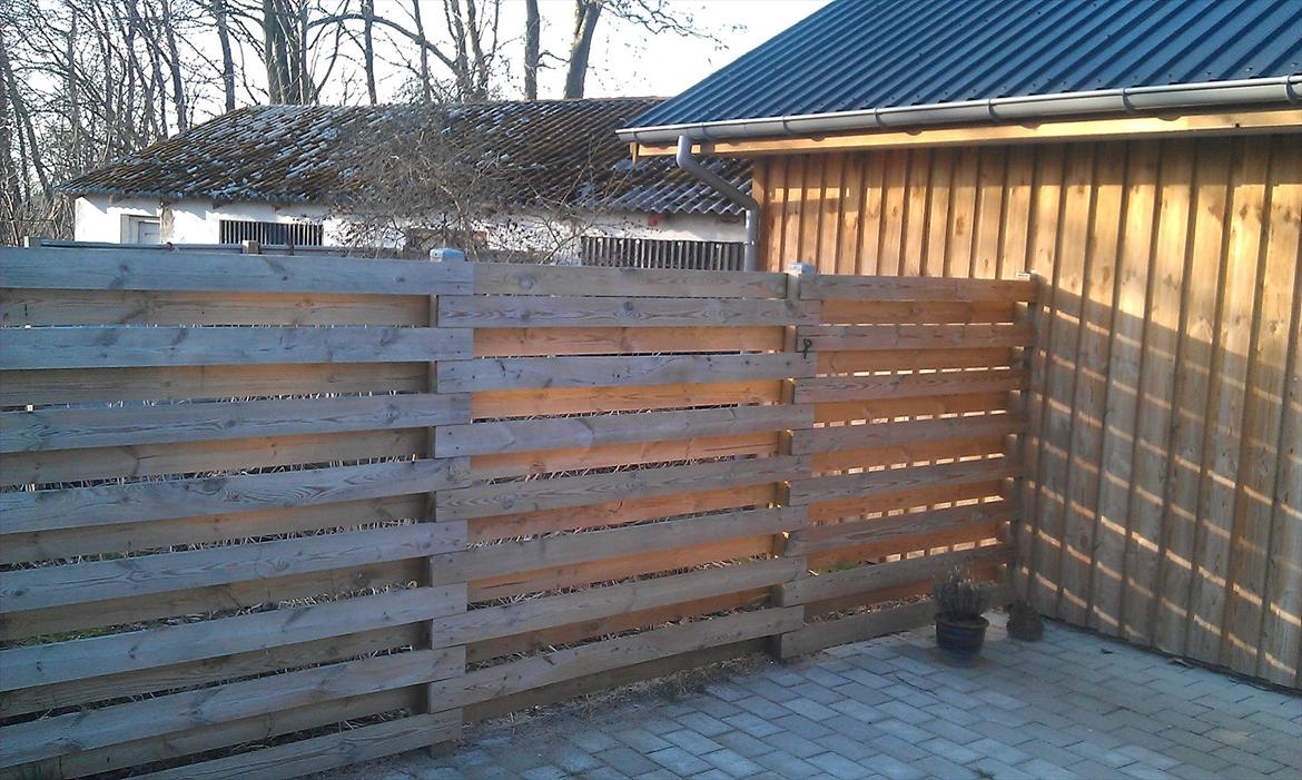 Hegn og garage billede 10