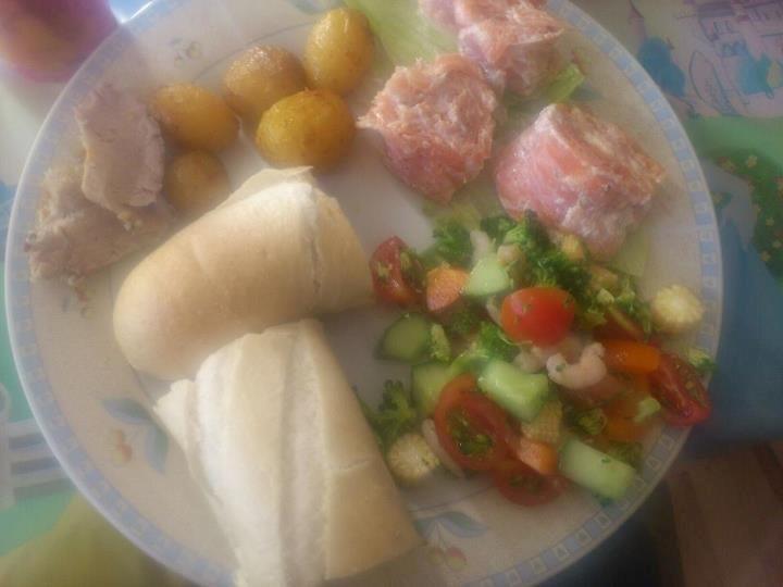 1 års fødselsdag. - Lakseroulade med salat, krydder kartofler og flurts. billede 5