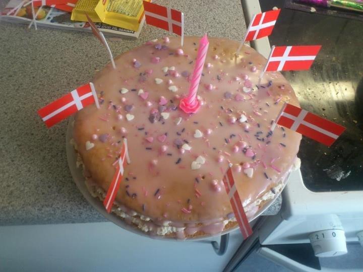 1 års fødselsdag. - Prinsessens egen (første) lagkage, lavet alene af hendes far. billede 12