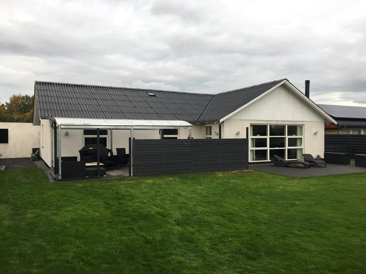 Overdækket terrasse  - Igang med at lave lidt læ billede 8