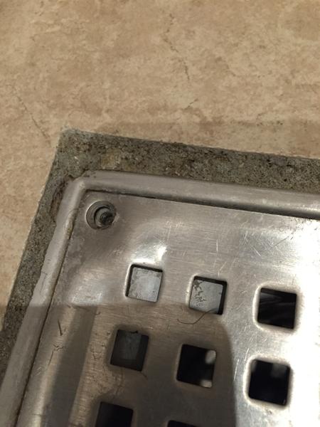 Hård fuger i bad - krakeleret