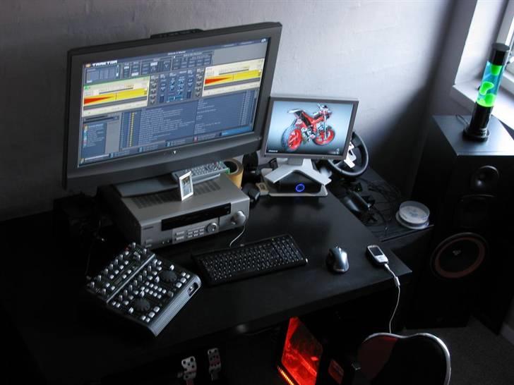 Ungdomsværelse 1 - "Command center" som jeg kalder det.. :P billede 7