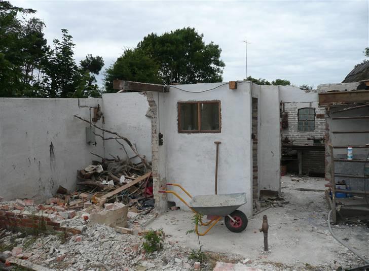 Villa - SOLGT -  - Tilbygning (under nedrivning) Indeholdt: bryggers, badeværelse og værksted billede 12