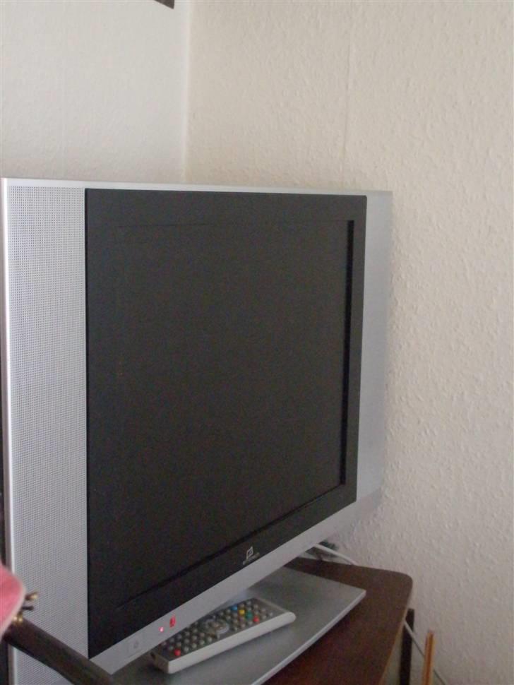 Ungdomsværelse Det sejeste <33 - Mit over seje tv! Fladskærm.. Ved ikke hvor mange tommer det er xD billede 11