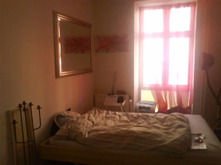 Lejlighed 2 - soveværelse - undskyld rodet :p  billede 3