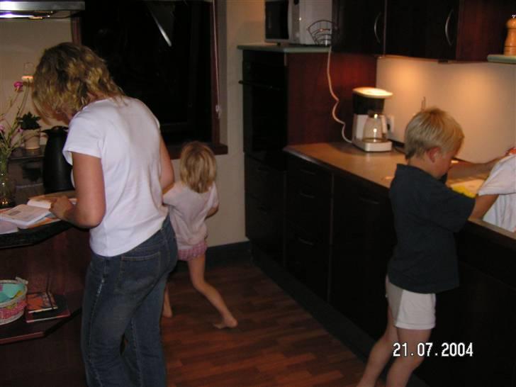 Villa 3 - vores køkken udført i kirsebærtræ, virkelig et kvali-køkken billede 19