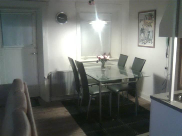Lejlighed 2(3) - Spisebord..  billede 3