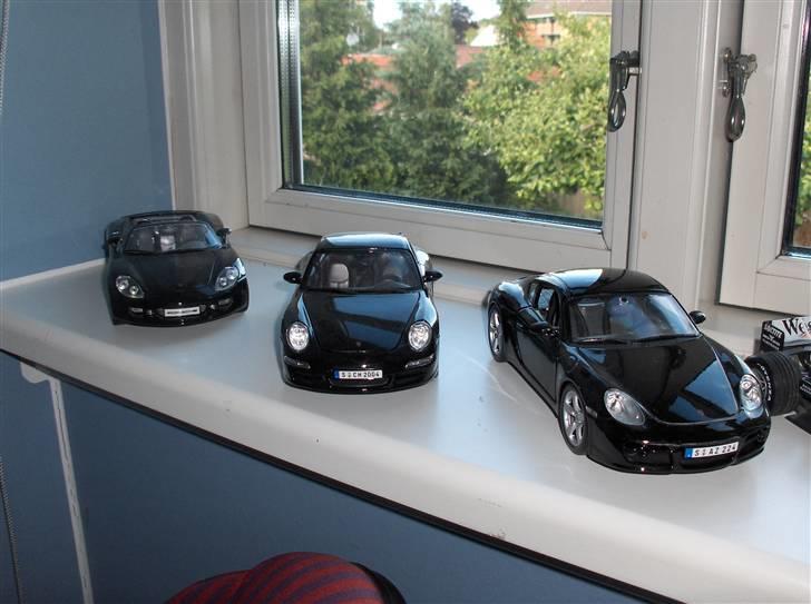 Ungdomsværelse har 2 og det er den 1'ern - porsche carerra GT. carerra S. og boxster billede 10