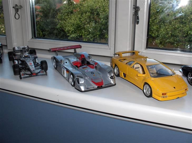 Ungdomsværelse har 2 og det er den 1'ern - mercedes-benz F1. audi le mans. lamborghini diablo billede 11