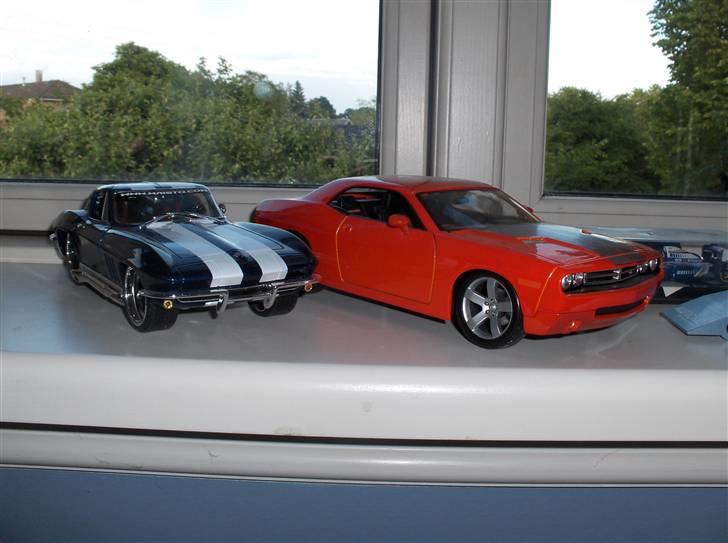 Ungdomsværelse har 2 og det er den 1'ern - chevolet corvette 65´´. og en dodge challenger billede 12