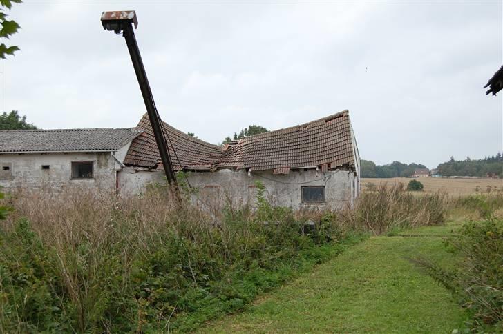 Landejendom - Langensgård - Nogle gamle bygninger som skal rives ned.  billede 8