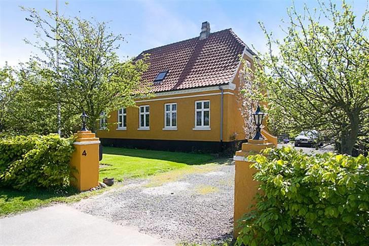 Villa 8  Bornholm - Hus set fra vejen billede 1