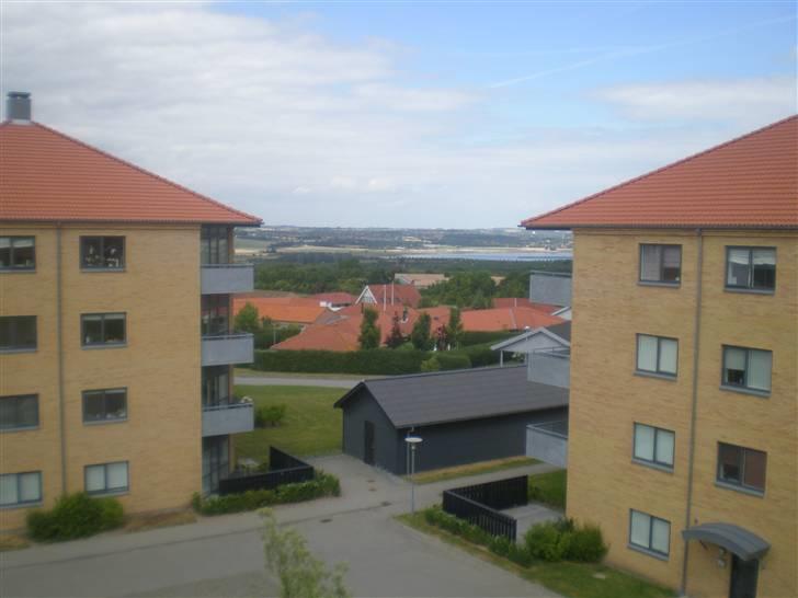 Lejlighed 2 værelser  FRAFLYTTET - udsigt fra køkkenet billede 3