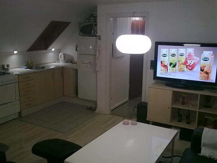 Lejlighed 3 - stue mod gangen og køkken billede 3
