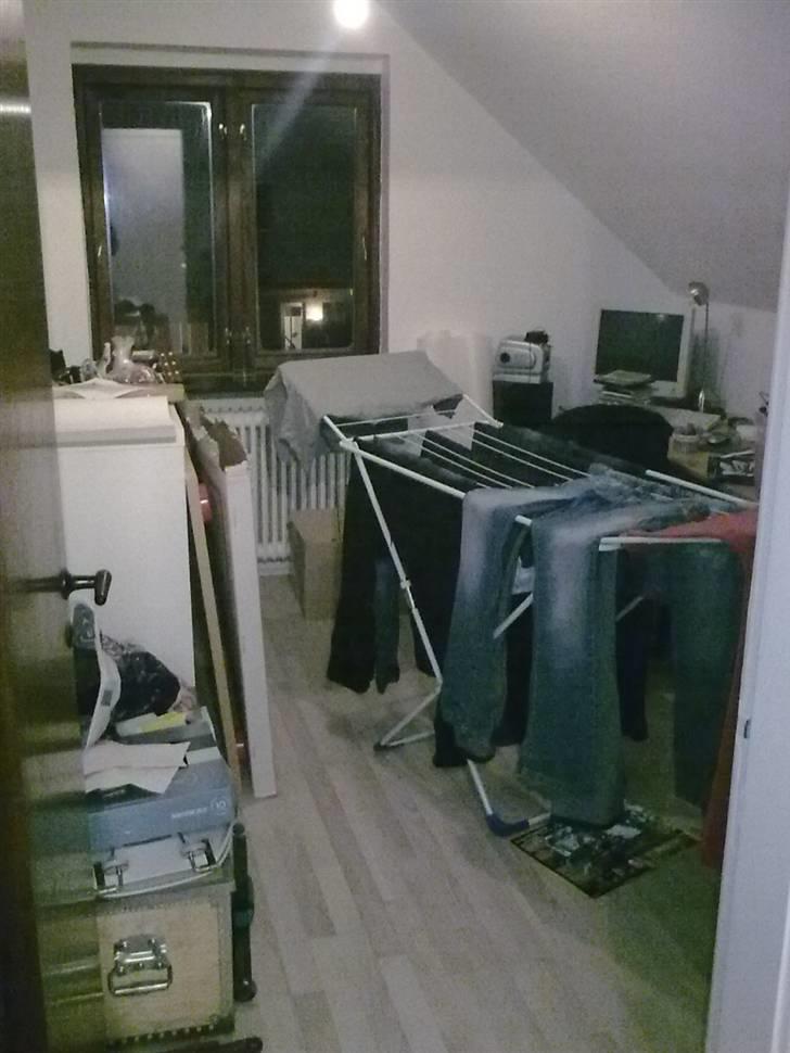 Lejlighed 3 - Kontoret, som indtil videre er indraget til rodeværelse, indtil vi er færdig de andre steder. billede 13