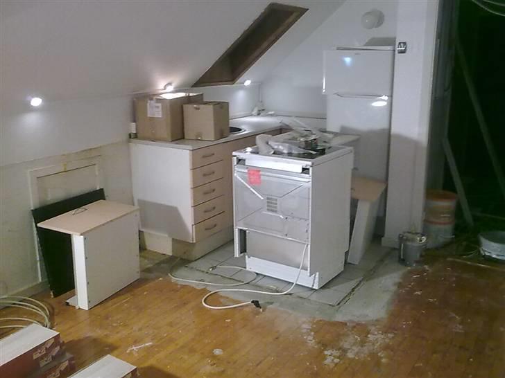 Lejlighed 3 - Så fik vi fjernet gulvtæppet og skilt køkkenet ad. billede 15