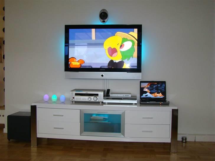 Villa 3 - Stuens alter. 42" samsung plasma og komplet sony surround sæt og KEF 200 watts subwoofer til og med fede små ovale sattelitter til =) Spiller hamrende godt. billede 5