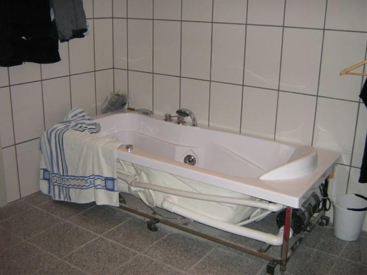 Villa 10 (søger bofællere) - Det ufærdige spa-bad 29/1-09 billede 8