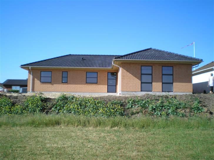 Villa 4 - Her ses huset fra baghaven af billede 1