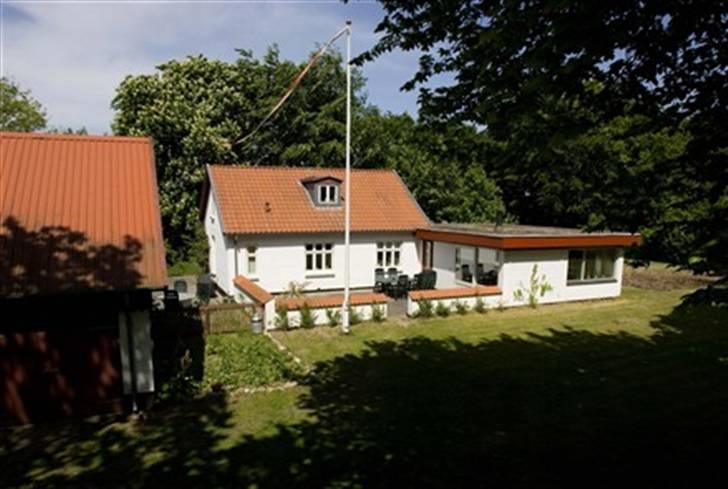 Landejendom 3 *SOLGT* :'( - Stuehuset og lidt af stalden  billede 1
