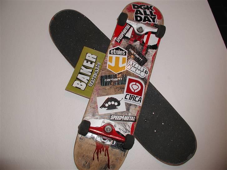 Ungdomsværelse Skater Crib* - - Mine gamle boards, der nu virker som pynt på væggen :) billede 11