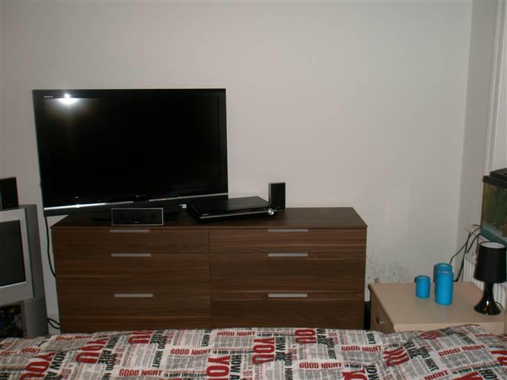 Lejlighed 3 - Vores nye 40" Sony tv inde i soveværelset billede 2